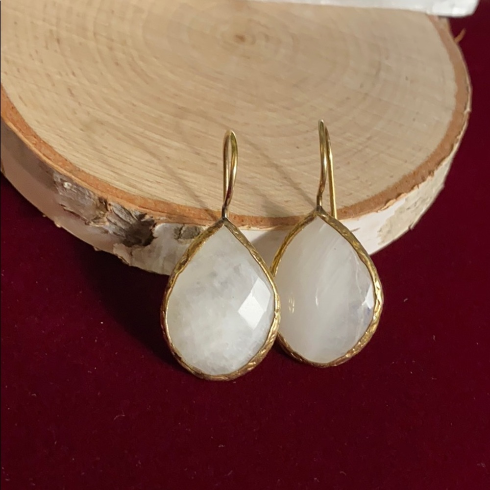 Gold tone White Crystal Tear Drop Earrings ✨🤍